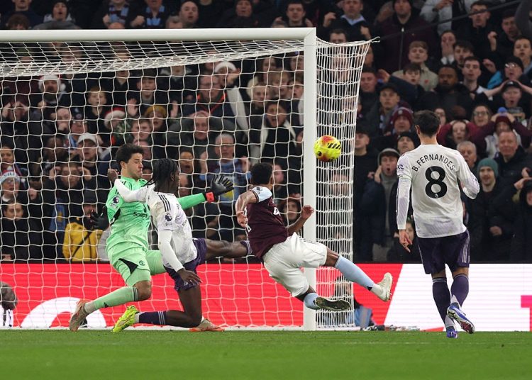 The Ultimate Top-Four Showdown: Ollie Watkins on Aston Villa’s Defining Clash with Manchester United